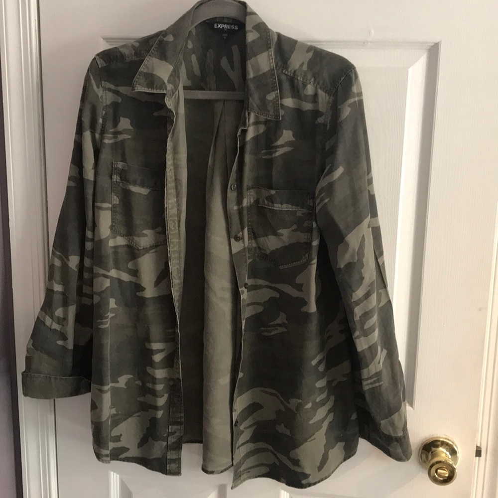 Camo Button down - Large